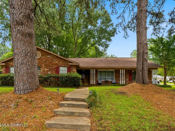 1210 Huntcliff Way, Clinton, MS 39056