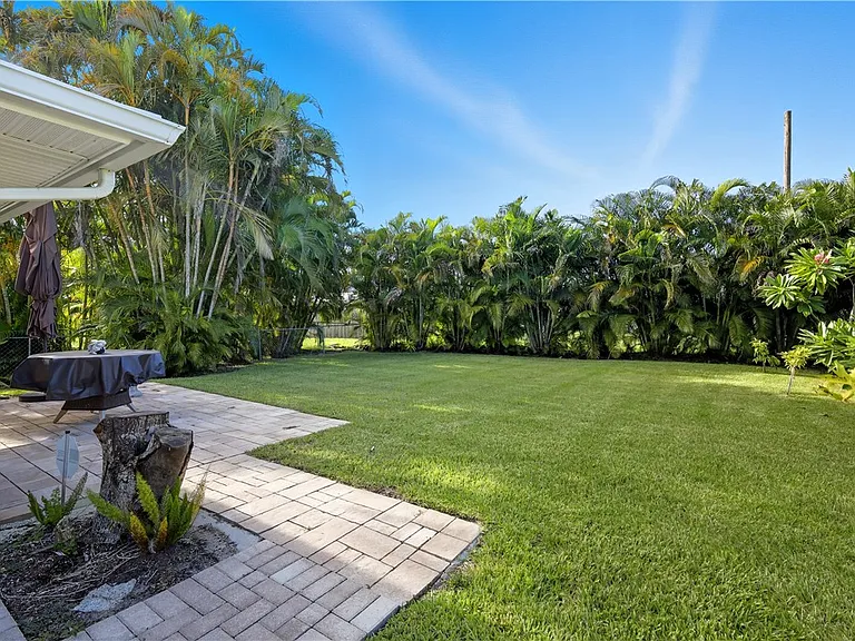 676 Royal Palm Pl — Photo 20