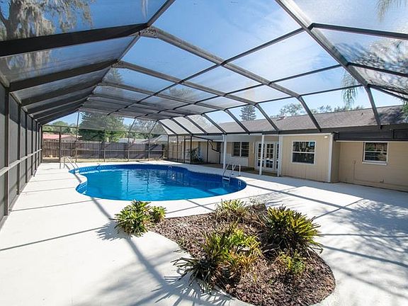 3rd image of 1203 La Brad Ln