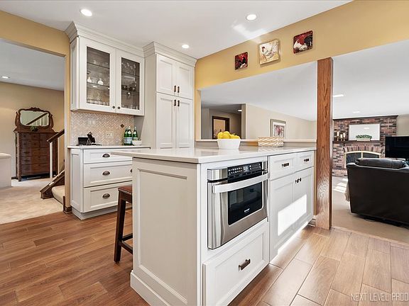 4th image of 808 Iroquois Ave