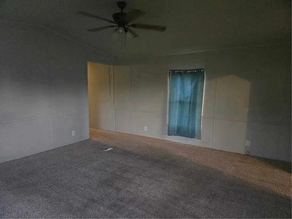 Cozy 2-Bedroom 1 Bath Trailer — Photo 1