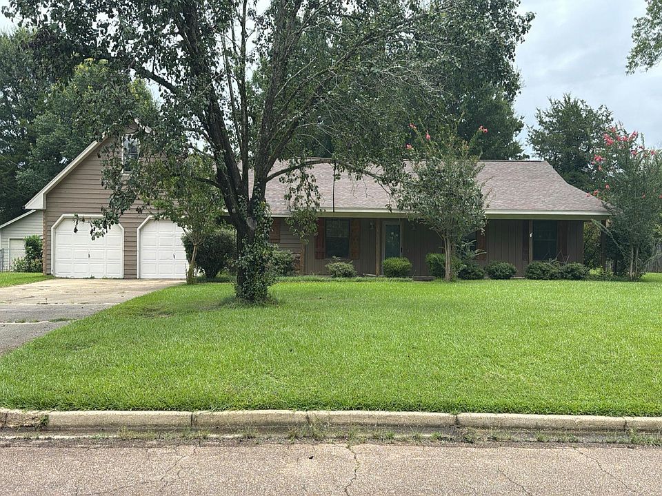 1st image of 290 Lakeover Dr W