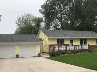 440 NW 3rd St, Earlham, IA 50072