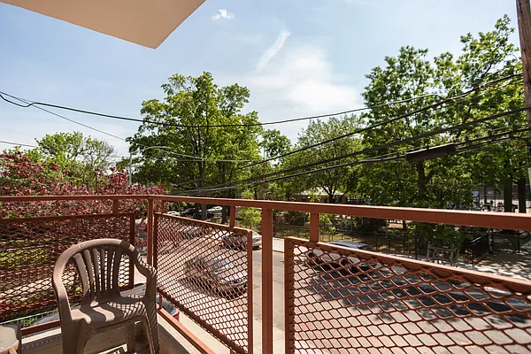 Sold by Rhona Realty | media 25