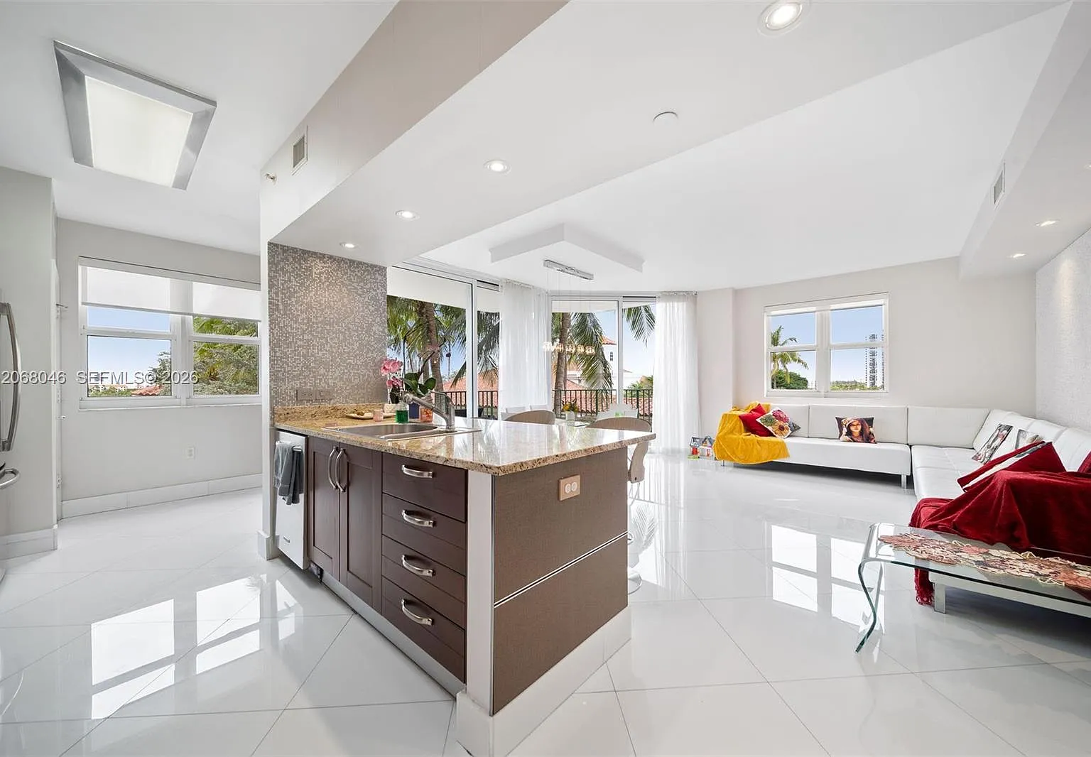 Turnberry Village So Towe — Photo 1