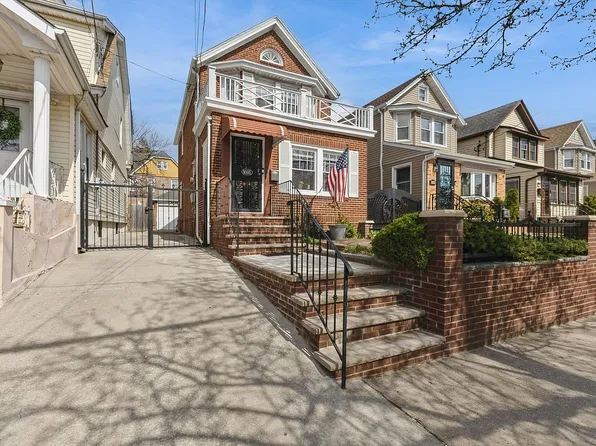 9305 208th St, Queens Village, NY 11428