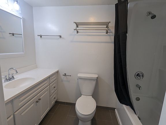 5th image of 995 Rosecrans St #B