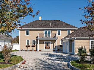 15 Carnegie Abbey Ln, Portsmouth, RI 02871