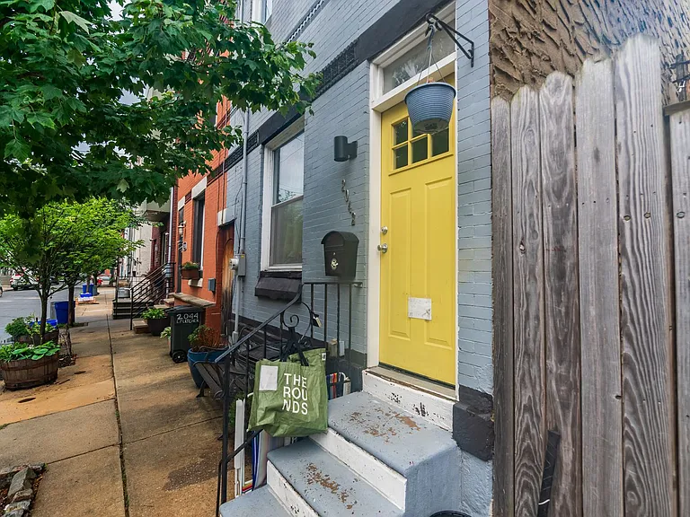 2042 E Fletcher St — Photo 28