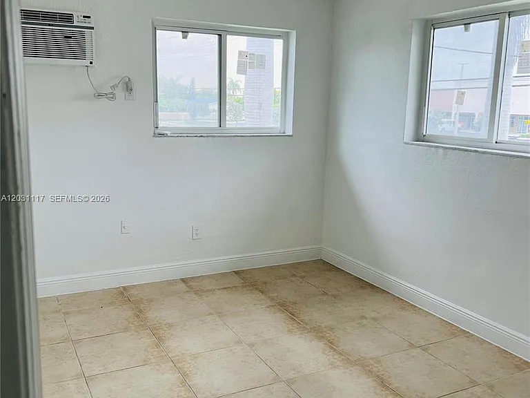 900 NE 18th Ave #11 — Photo 10