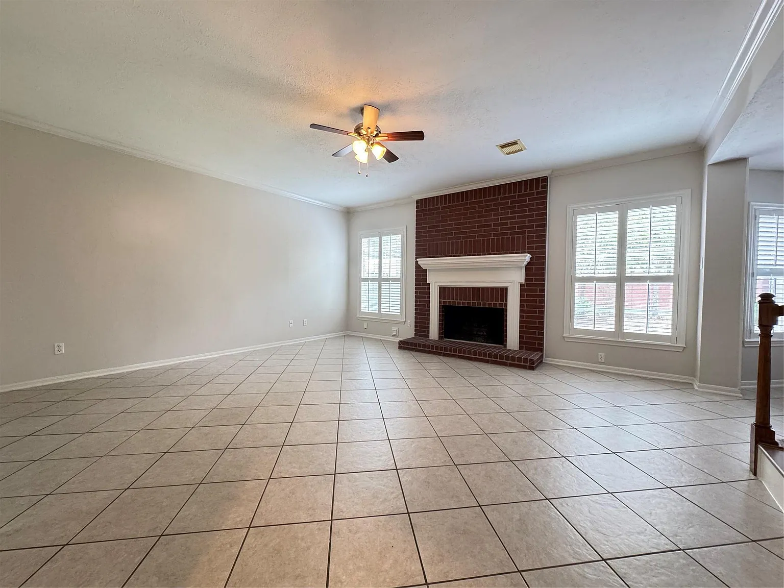 4 bed, 2.5 bath, 2442 sqft, $2,450 — Photo 2