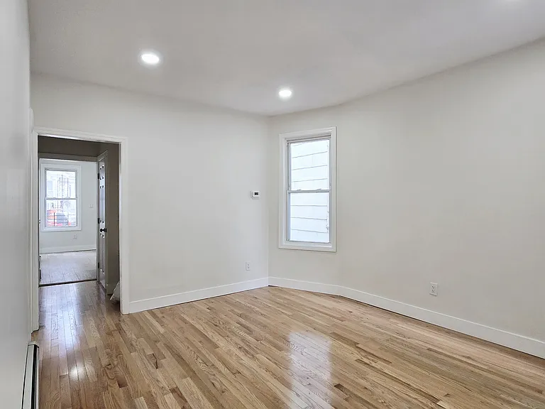 15 Dwight St — Photo 8