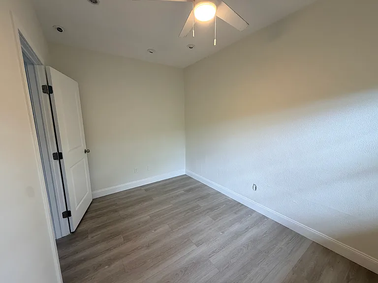7845 NE Bayshore Ct #16 — Photo 10
