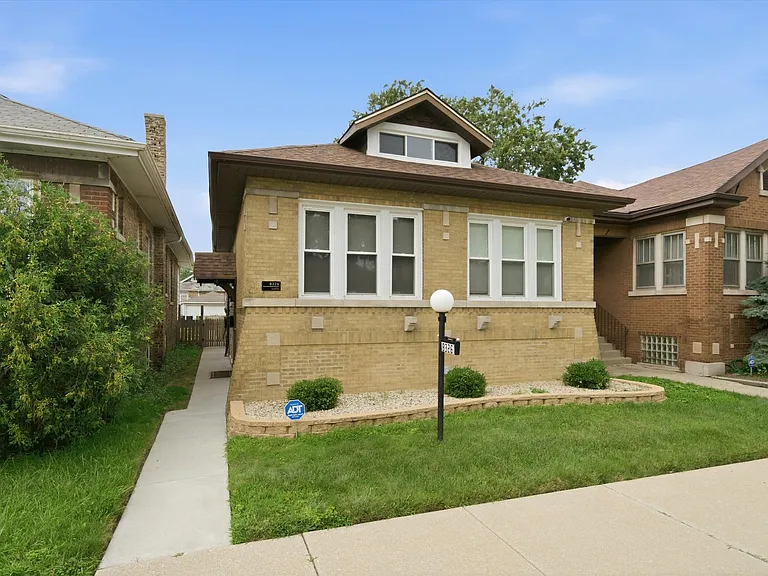 8326 S Luella Ave — Photo 2