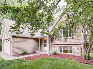 2139 Gentry Ave N, Oakdale, MN 55128