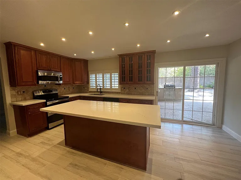 2714 Echo St — Photo 2