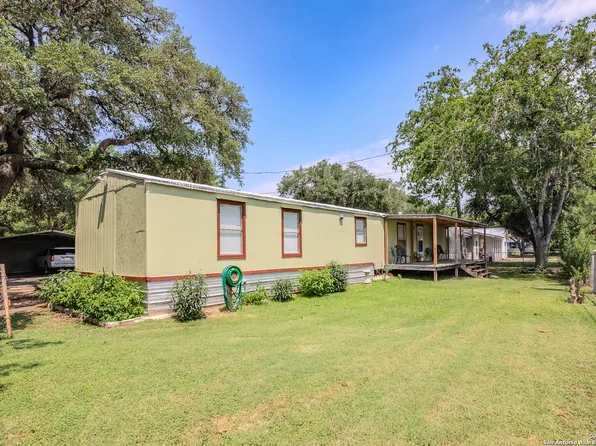 209 Miltenburger St, Cuero, TX 77954