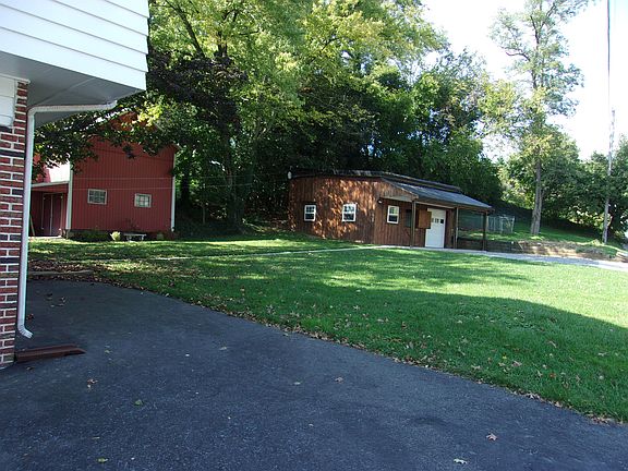 Garage/Horse Barn