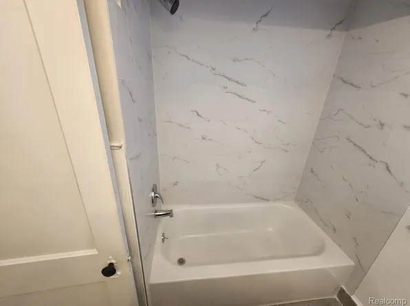 19552 Hamburg St, Detroit, MI 48205