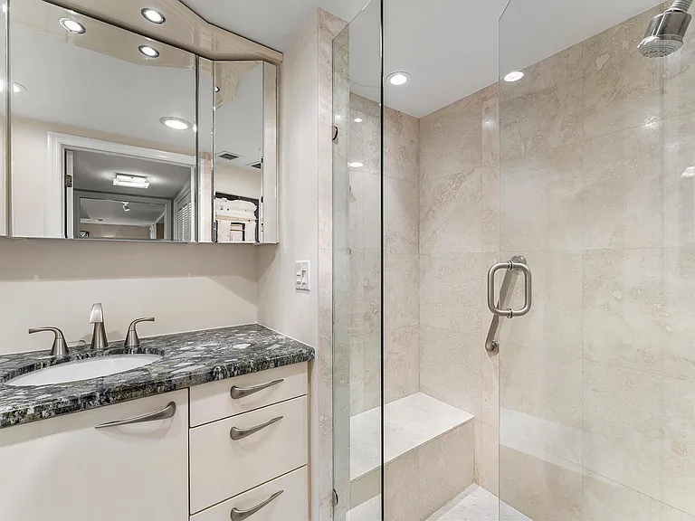 100 SE 5th Ave #410 — Photo 36