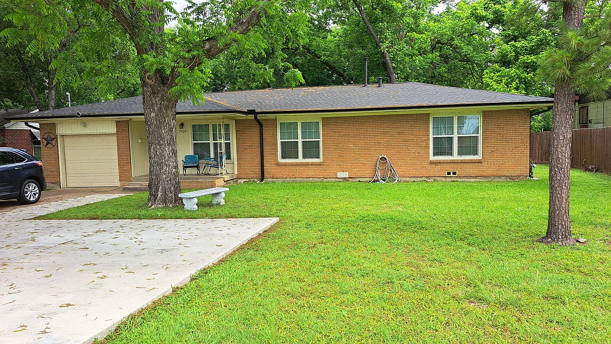 Building Photo - 7929 Glenview Dr