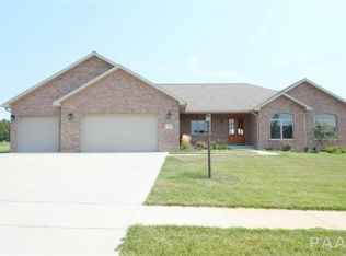 529 N Hurff Dr, Elmwood, IL 61529