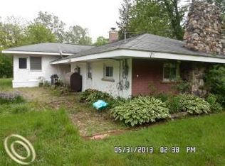 27965 Cahill Rd, Flat Rock, MI 48134