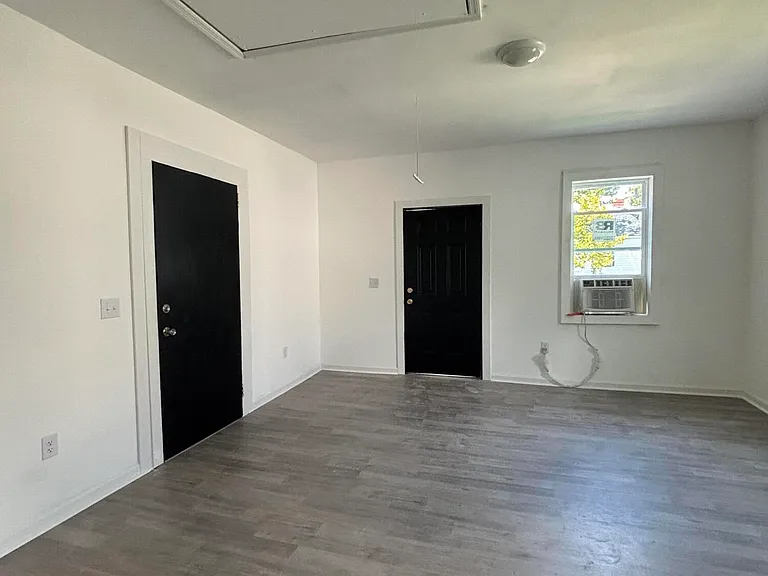 1744 Hicks St — Photo 4