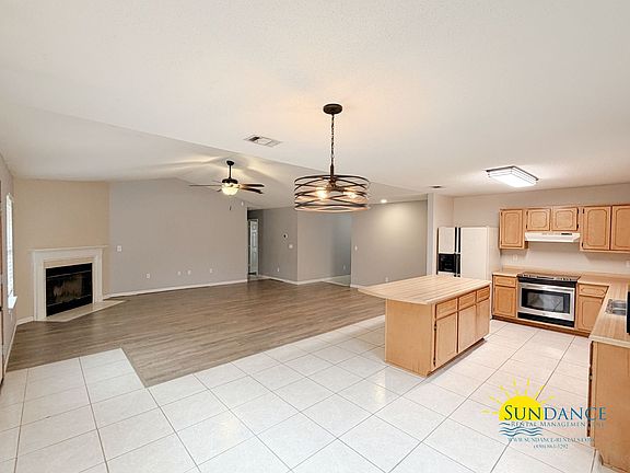 3rd image of 412 W Pine St