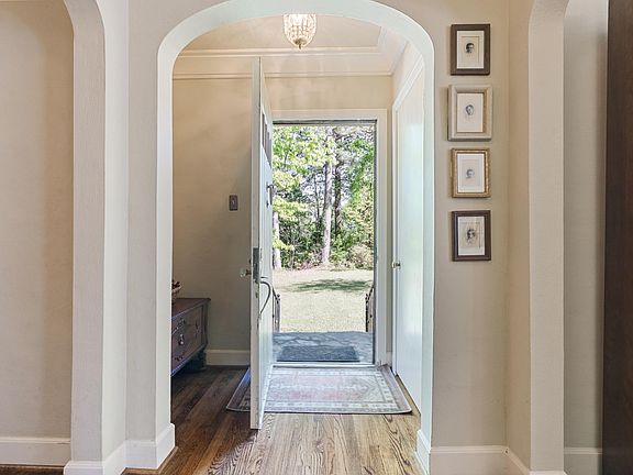 4th image of 516 Rutherford Cir