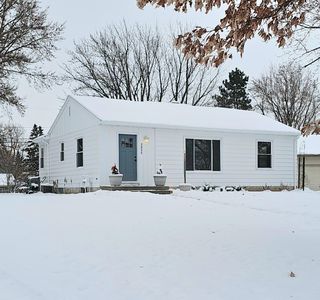 2930 Arona St, Roseville, MN, 55113