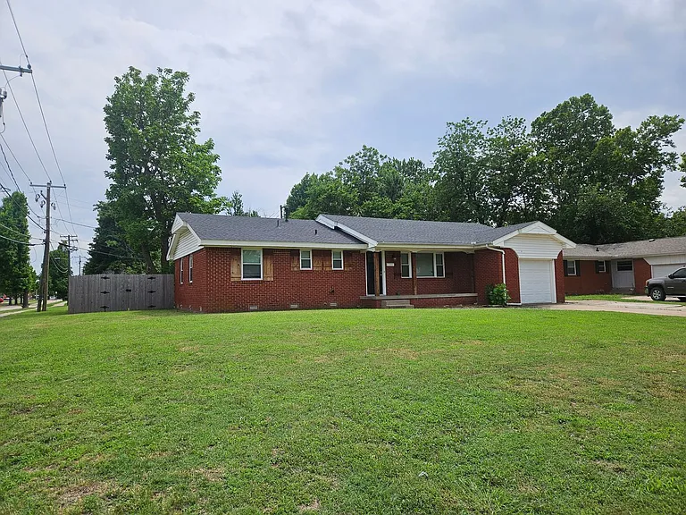 1202 Glenwood St — Photo 1