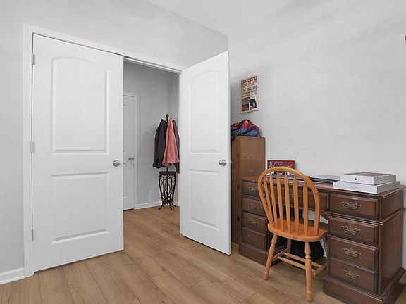 5th image of 1199 Lake Forest Dr