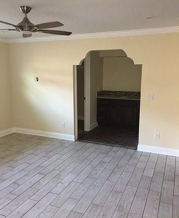 5th image of 7639 Mackenzie St