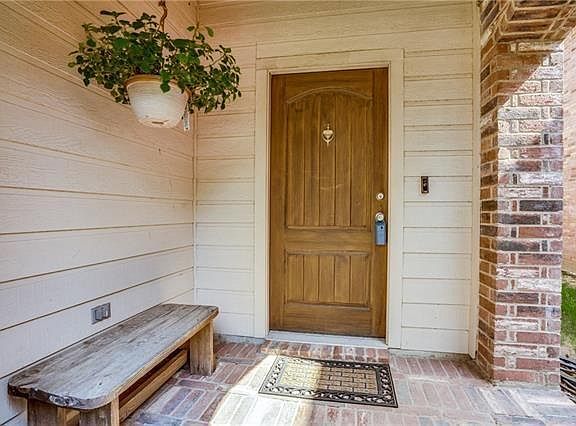 3rd image of 10328 Cochron Dr