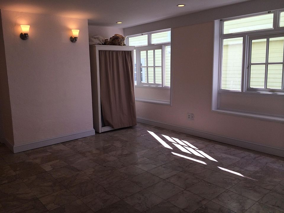 2nd image of 2661 Lepage St