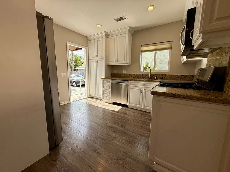 4641 Wilson Ave — Photo 9
