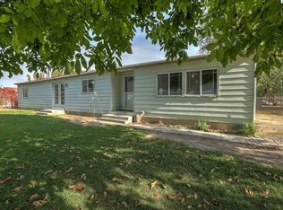 1862 N Lake Rd, Burbank, WA 99323