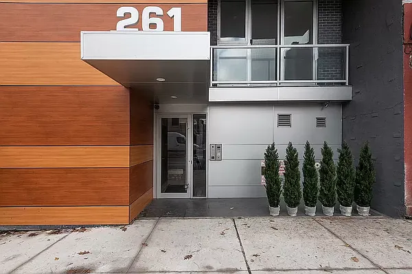 Rented by Compass | media 9