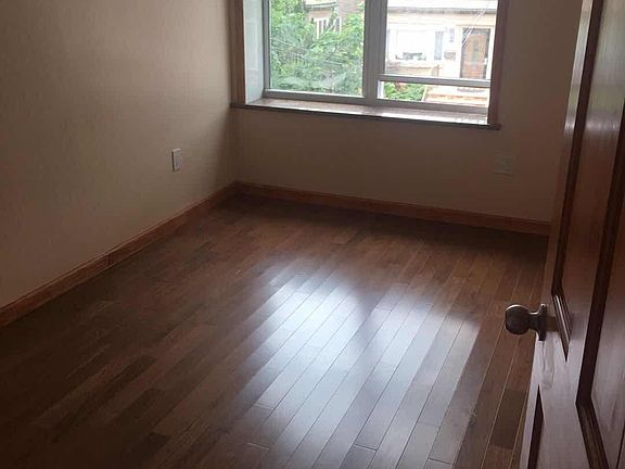 3rd image of 225 Bay 11th St Fl 2