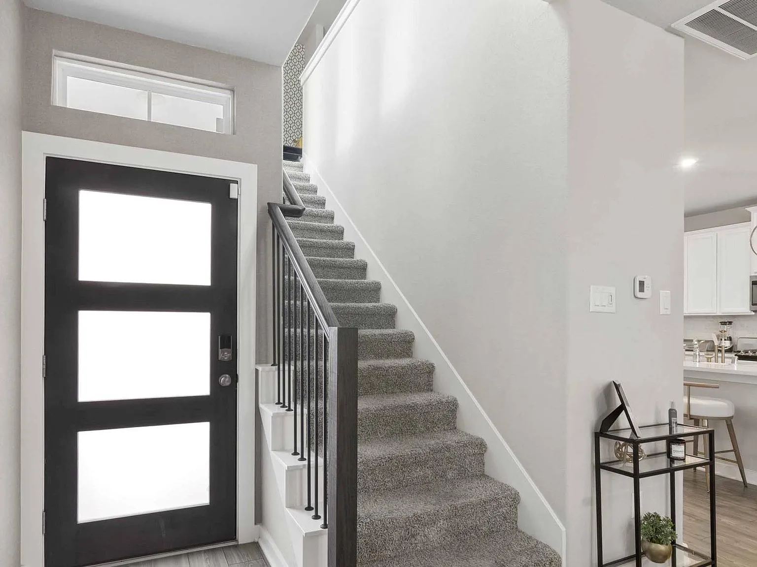 3 bed, 2.5 bath, 1977 sqft, $2,700 — Photo 4