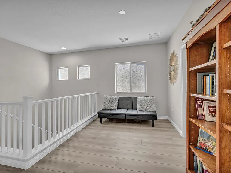6777 Byron Bay Ct — Photo 32