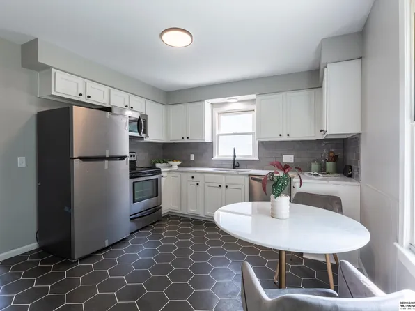 2514 S 6th St, Omaha, NE 68108