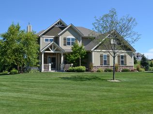 N86W27650 Meadowview Ct, Hartland, WI 53029