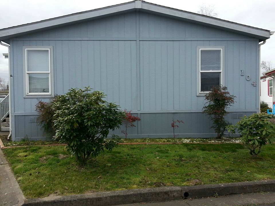 1st image of 104 Blue Heron Dr
