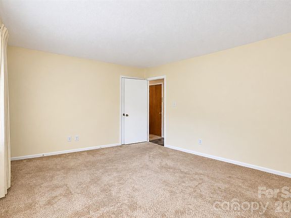 5th image of 4800 Club View Dr