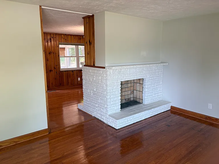 523 Lee Dr — Photo 3