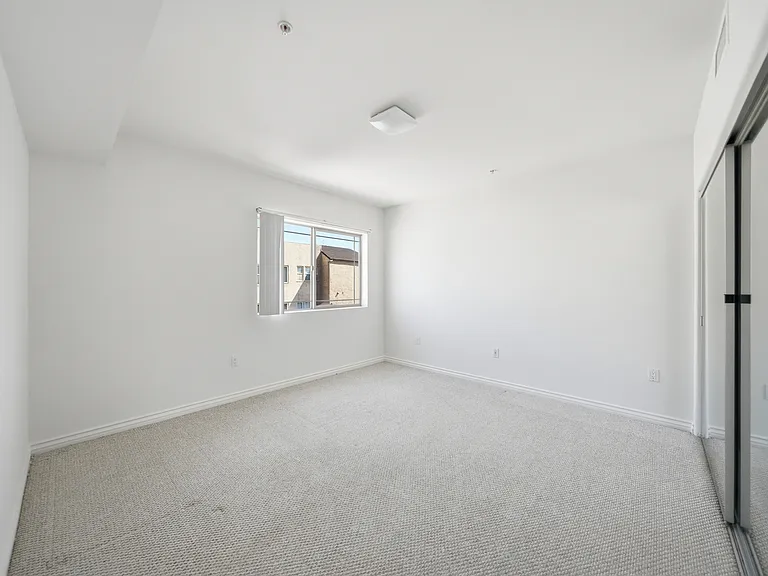 4733 Elmwood Ave #304 — Photo 2