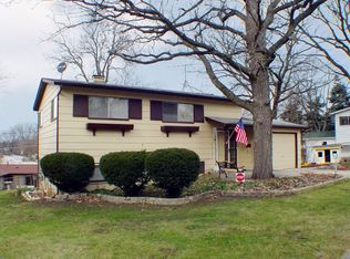 110 Thorndale Ct, Streamwood, IL 60107