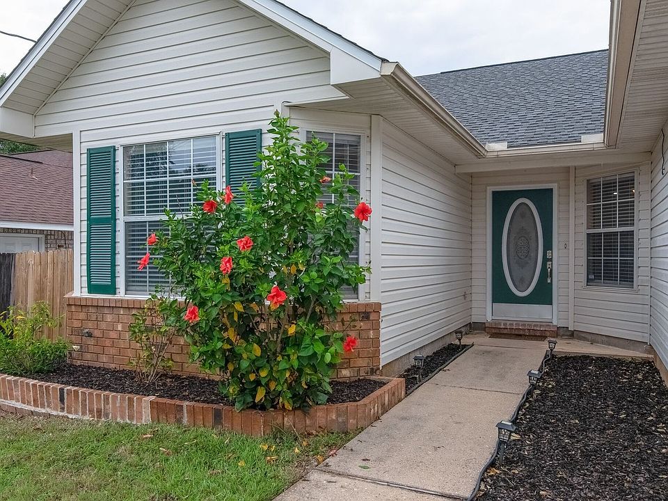 1st image of 452 Rush Park Cir